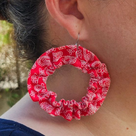 boucle-d-oreille-creole-tissu-45-mm Boucle d'oreille créole en tissu fait main à Montpellier.