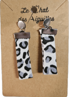 boucle-d-oreille-lacet-leopard-gris Boucles d'oreille textiles assorties aux bracelets, accessoires cheveux et lacets en tissu.