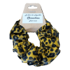 Chouchou pour cheveux en tissu viscose motif léopard sur fond moutarde